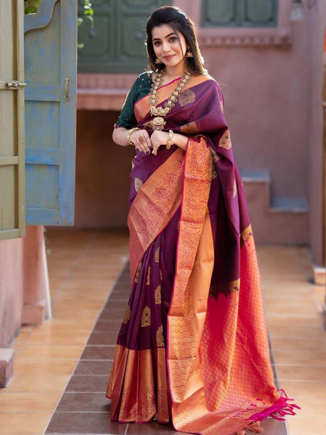

LIMDO Floral Woven Design Zari Pure Silk Kanjeevaram Saree, Purple