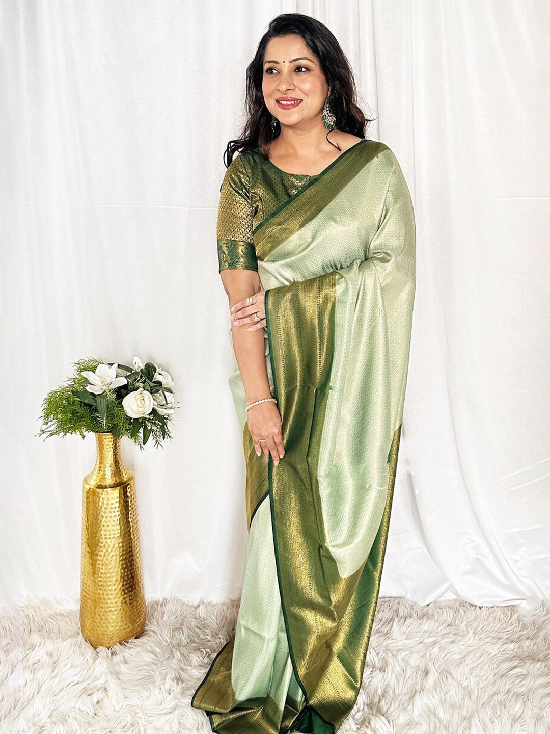 

LIMDO Floral Woven Design Zari Pure Silk Kanjeevaram Saree, Sea green