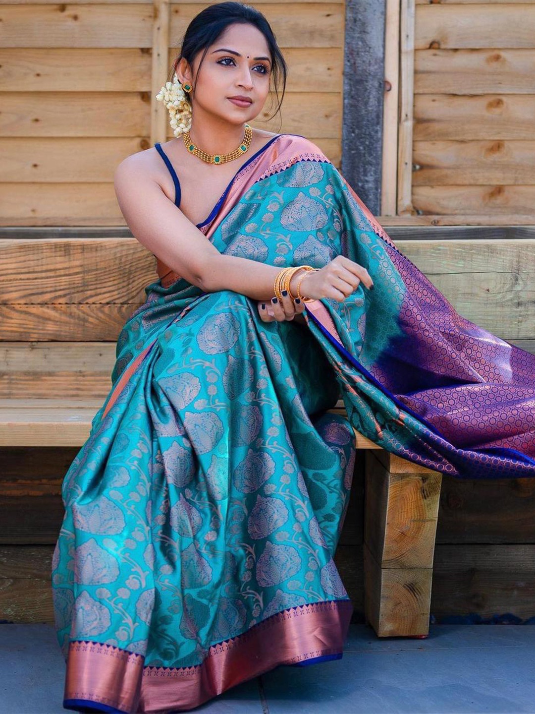 

LIMDO Floral Woven Design Zari Pure Silk Kanjeevaram Saree, Teal