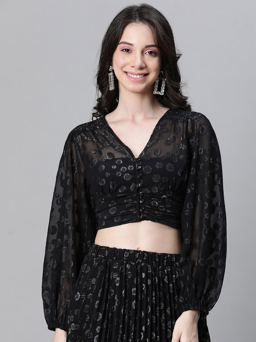 

Oxolloxo Geometric Self Design V-Neck Puff Sleeves Gathered Detailed Fitted Crop Top, Black