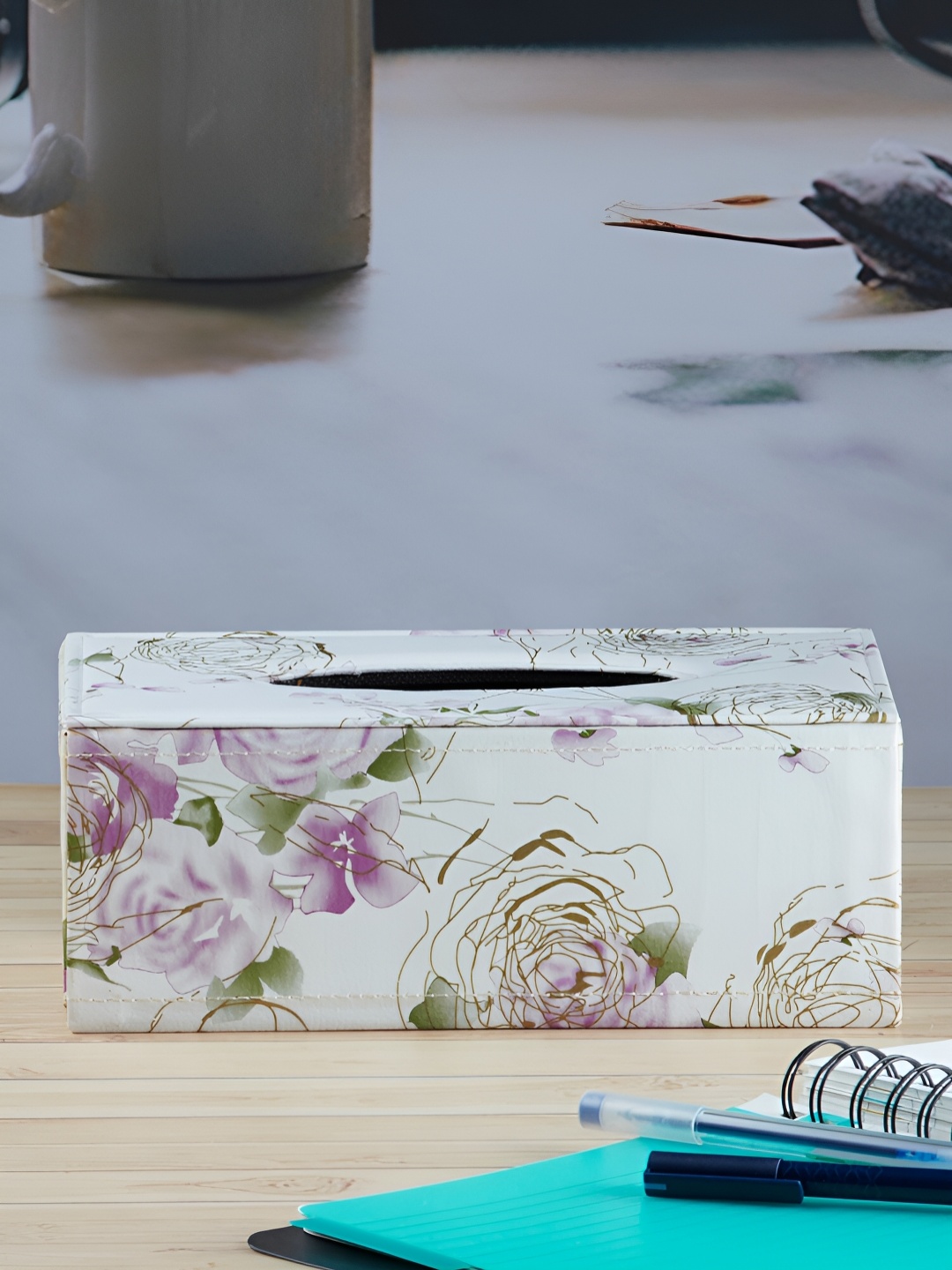 

Kookee White Textured Leather Tissue Holder