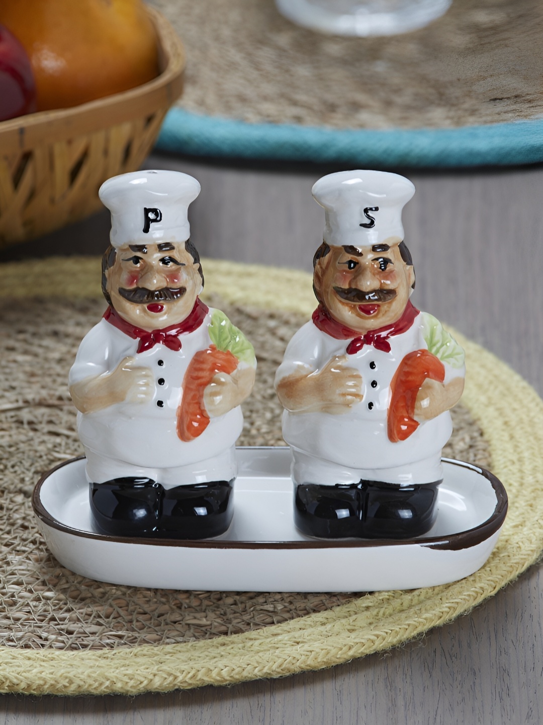 

Kookee White Ceramic Salt Pepper Container Set with Tray