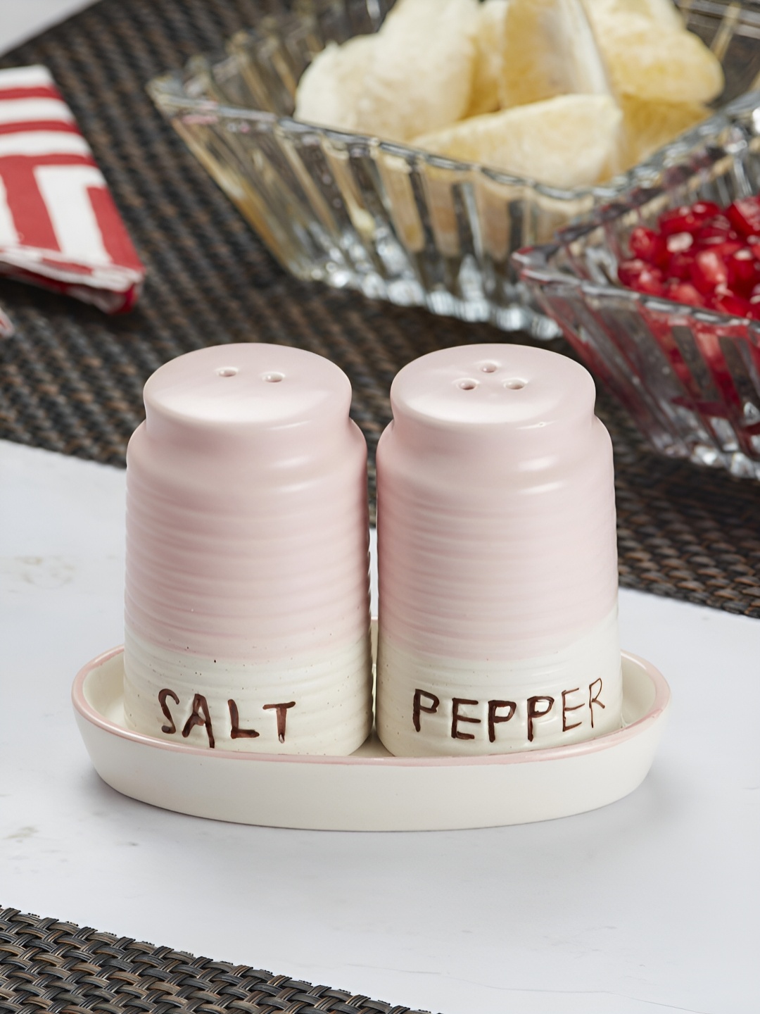 

Kookee Pink & White 2 Pieces Ceramic Salt & Pepper Set With Tray