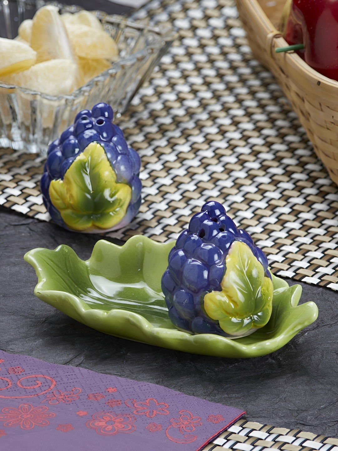 

Kookee Blue & Green 2 Pieces Ceramic Salt & Pepper Set With Tray