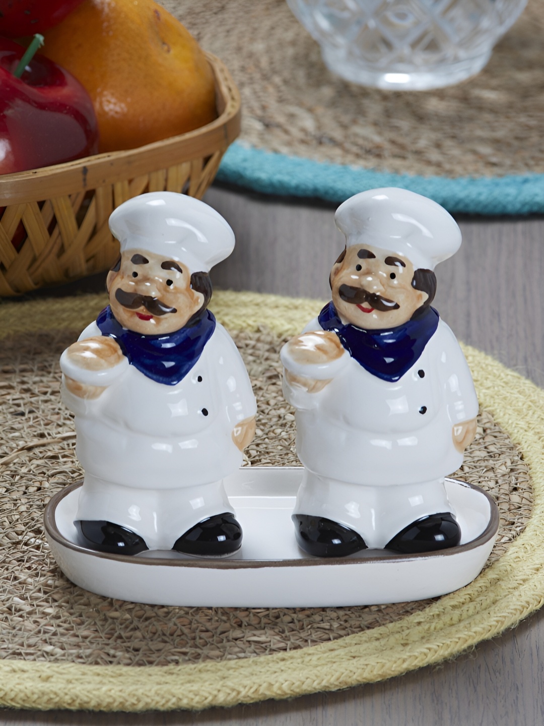 

Kookee White & Blue 2 Pieces Printed Salt & Pepper Shaker With Tray