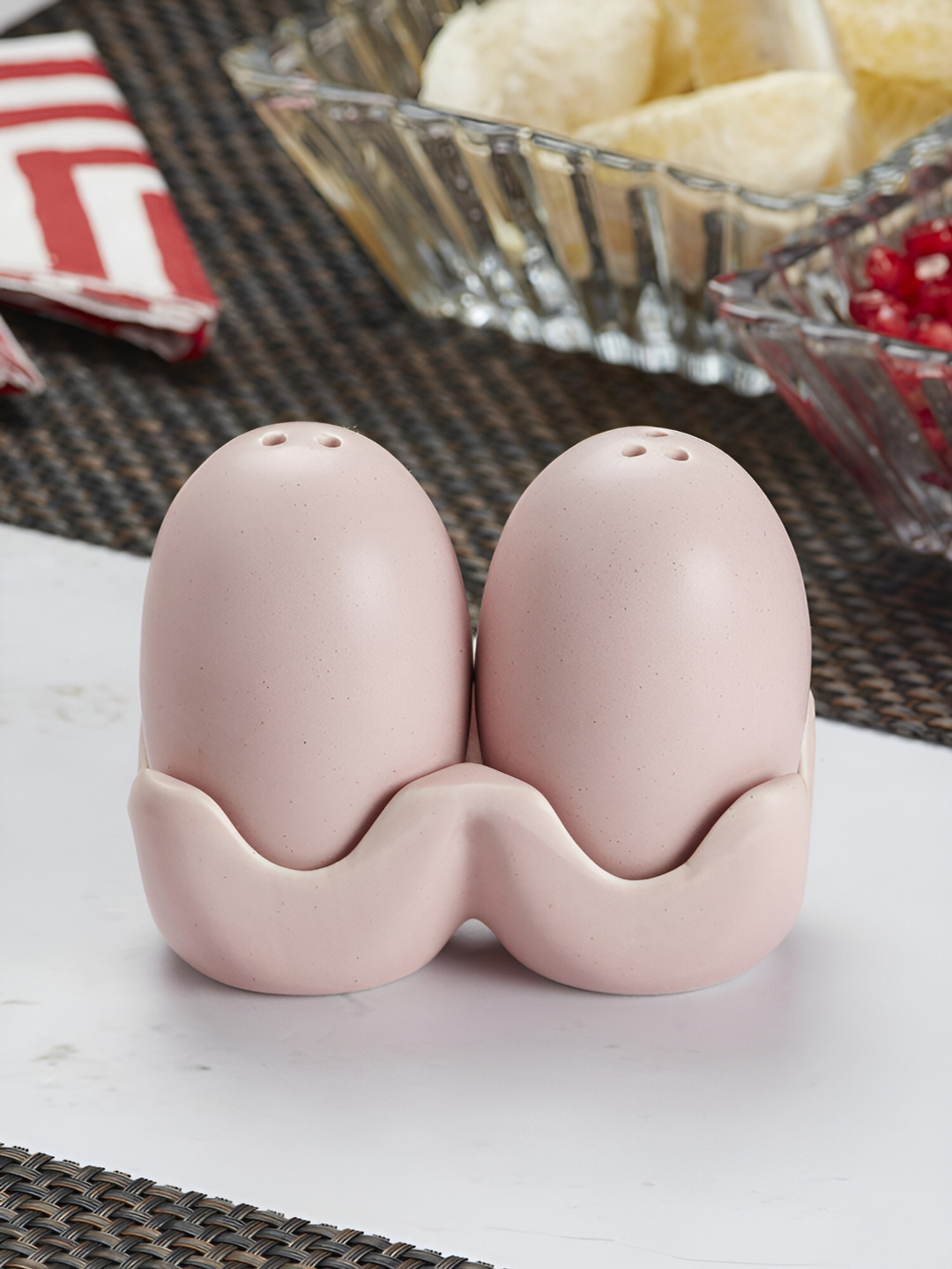 

Kookee Pink Ceramic Salt & Pepper Set With Tray