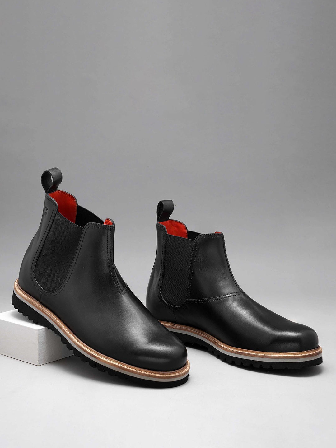 

Ruosh Men Mid-Top Slip-On Leather Chelsea Boots, Black