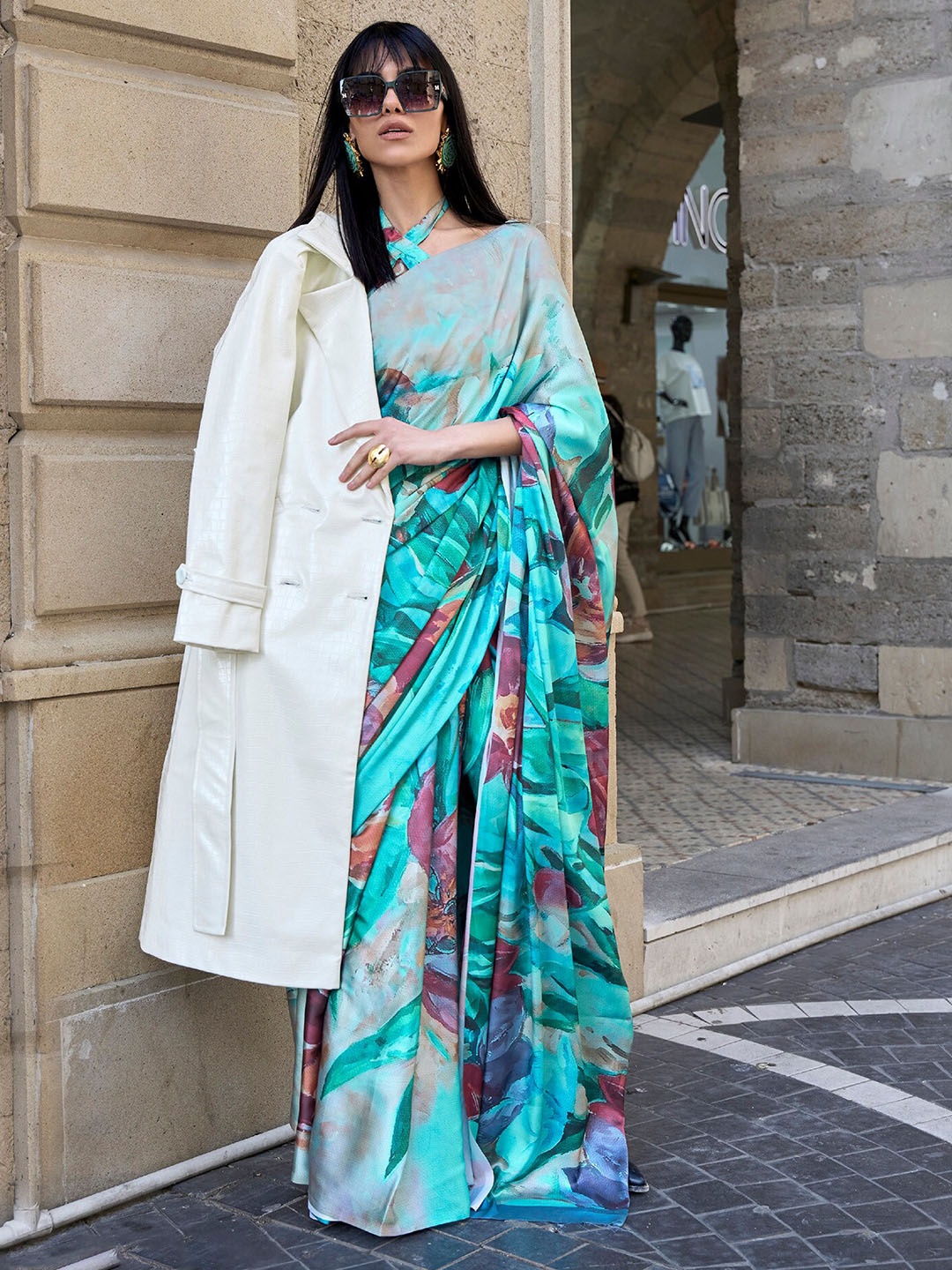

elora Floral Printed Satin Saree, Blue