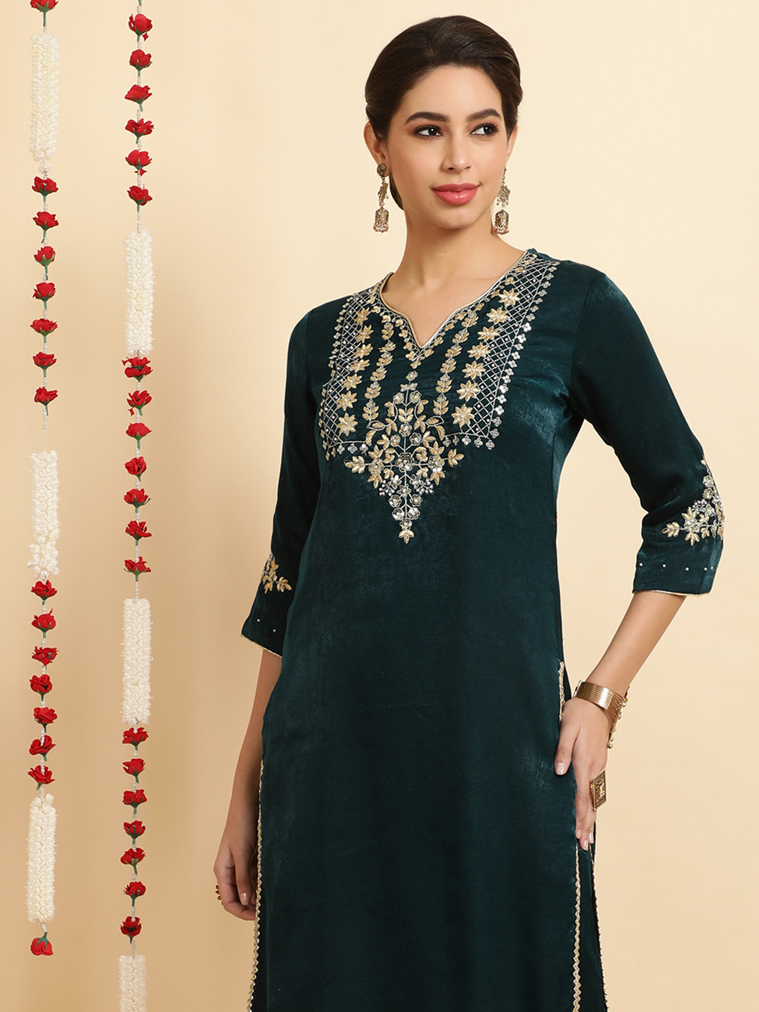 

Jaipur Kurti Ethnic Motif Embroidered Velvet Kurta with Trousers, Green