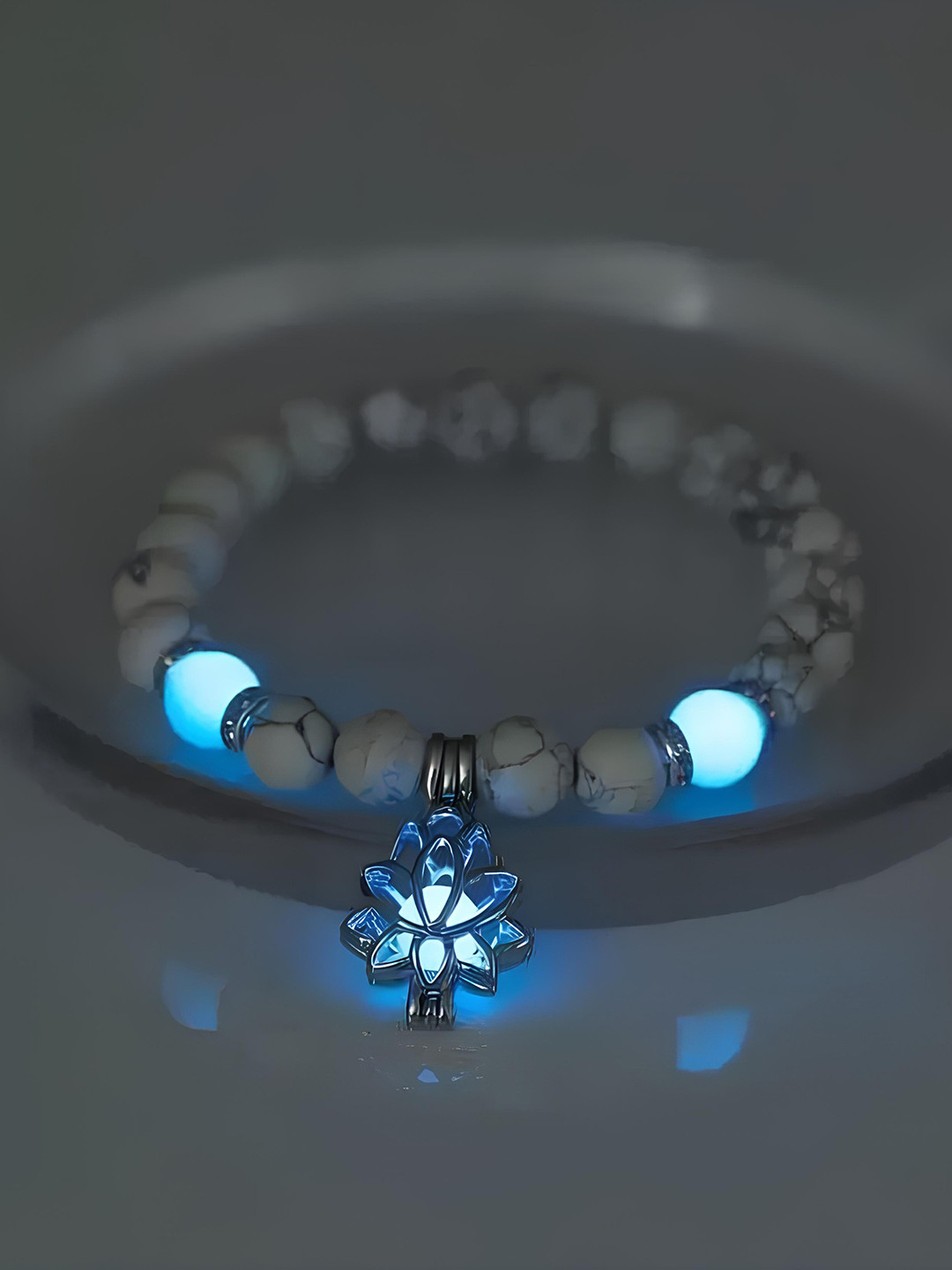 

KARISHMA KREATIONS Unisex Beaded Luminous Elasticated Bracelet, White