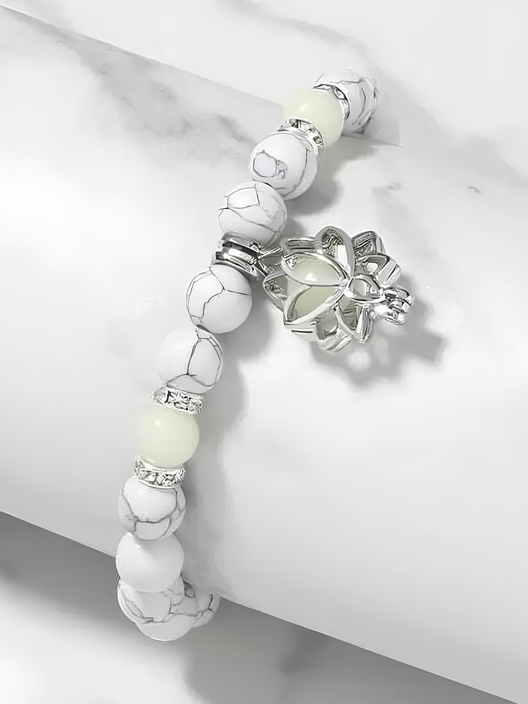 

KARISHMA KREATIONS Unisex Beaded Glowing Bracelet, White