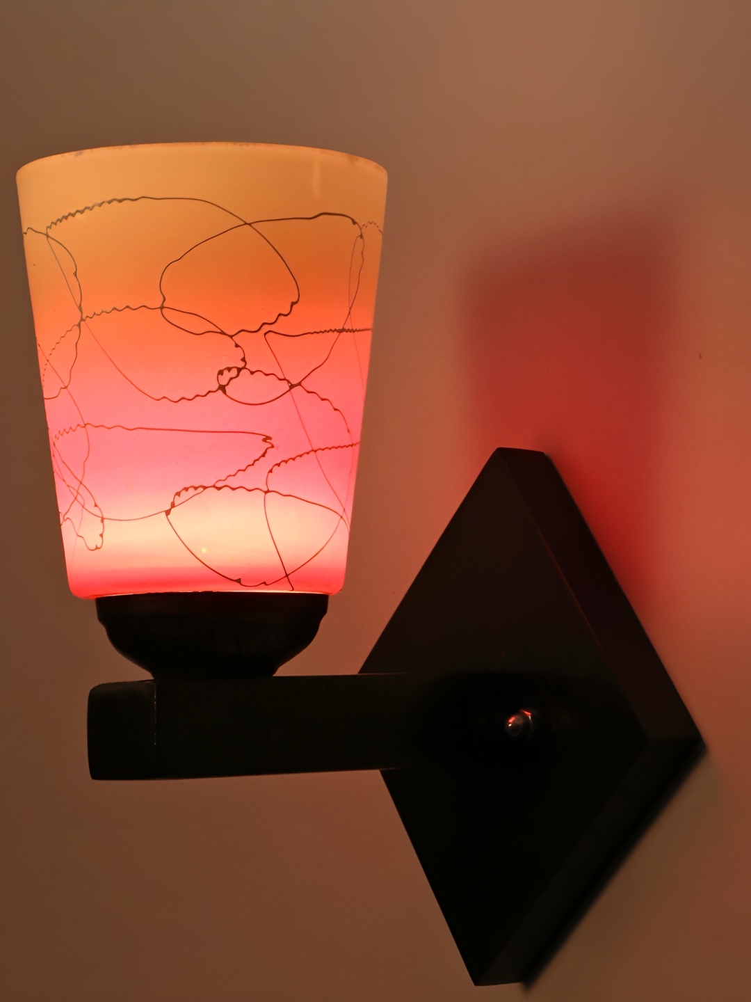 

Afast Pink & Black Colourblocked Abstract Shaped Glass Wall Lamp