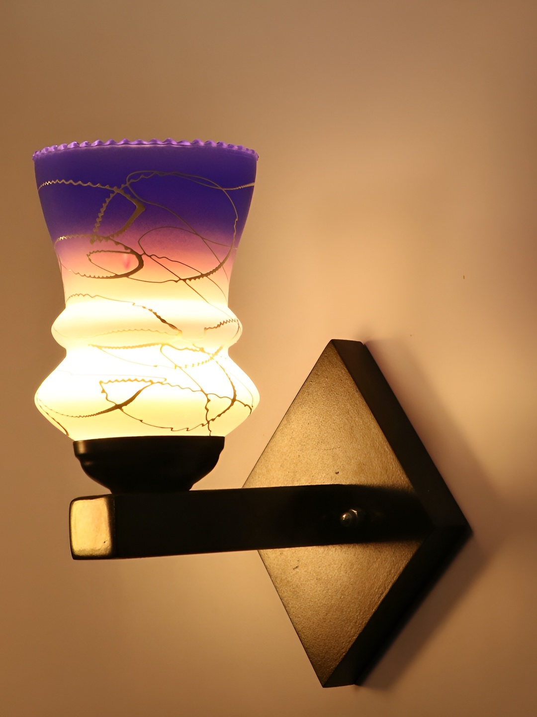 

Afast Blue & White Printed Abstract Shaped Glass Wall Lamp