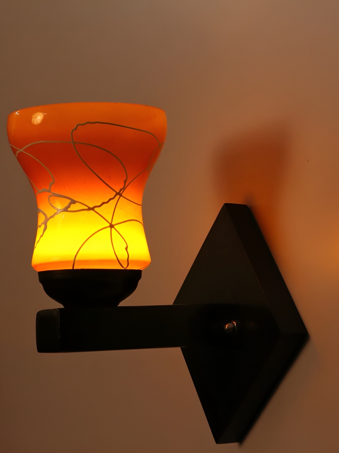 

Afast Red & Back Printed Abstract Shaped Glass Wall Lamp