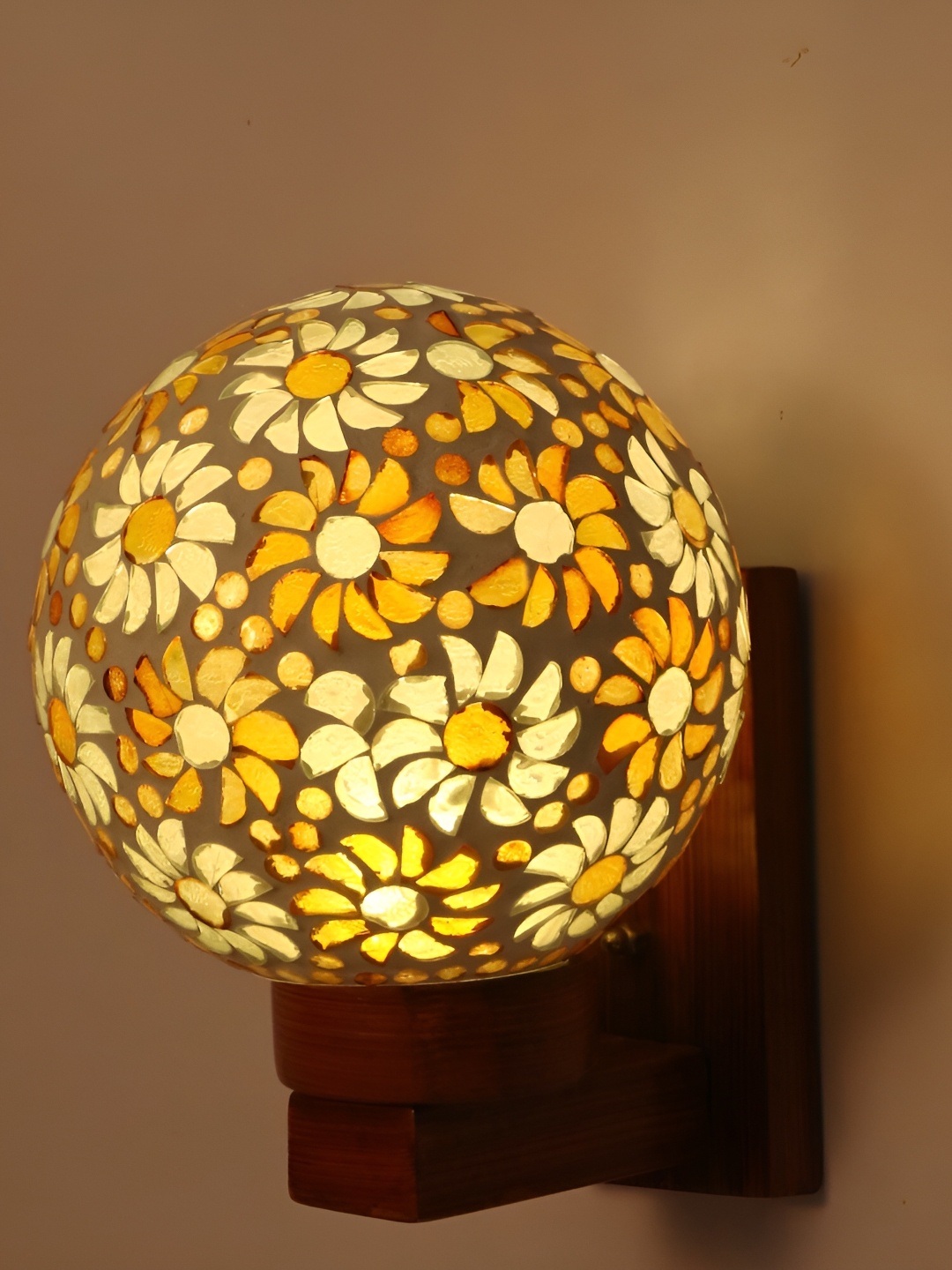 

Afast White & Gold Toned Textured Spherical Shaped Glass Wall Lamp