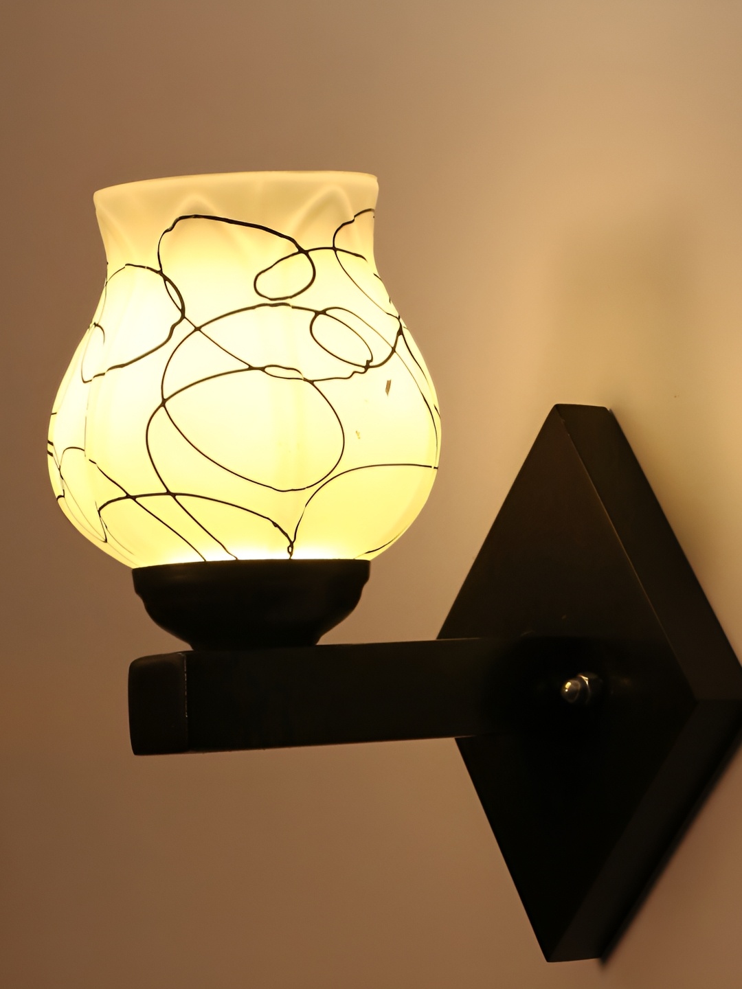 

Afast Black & White Printed Abstract Shaped Glass Wall Lamp