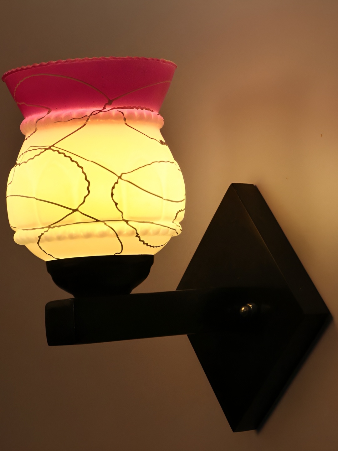 

Afast Pink & Black Printed Abstract Shaped Glass Wall Lamp