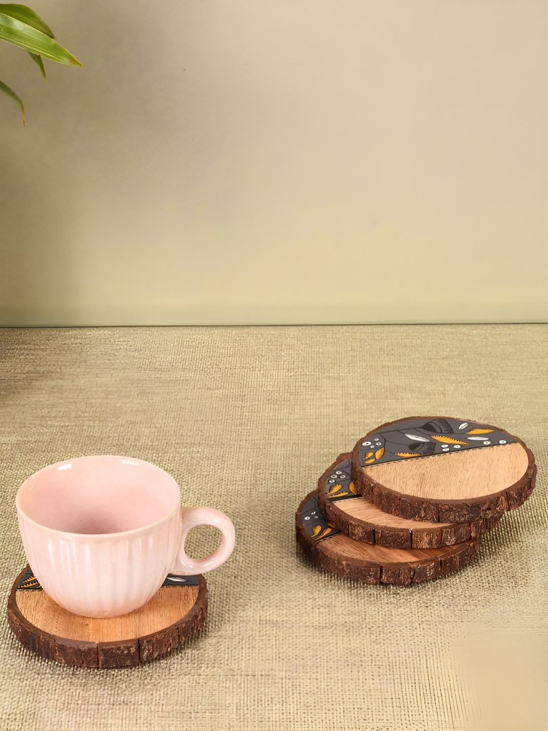 

dudki Madhubani Greys Beige & Grey 4 Pieces Floral Textured Wooden Round Coasters