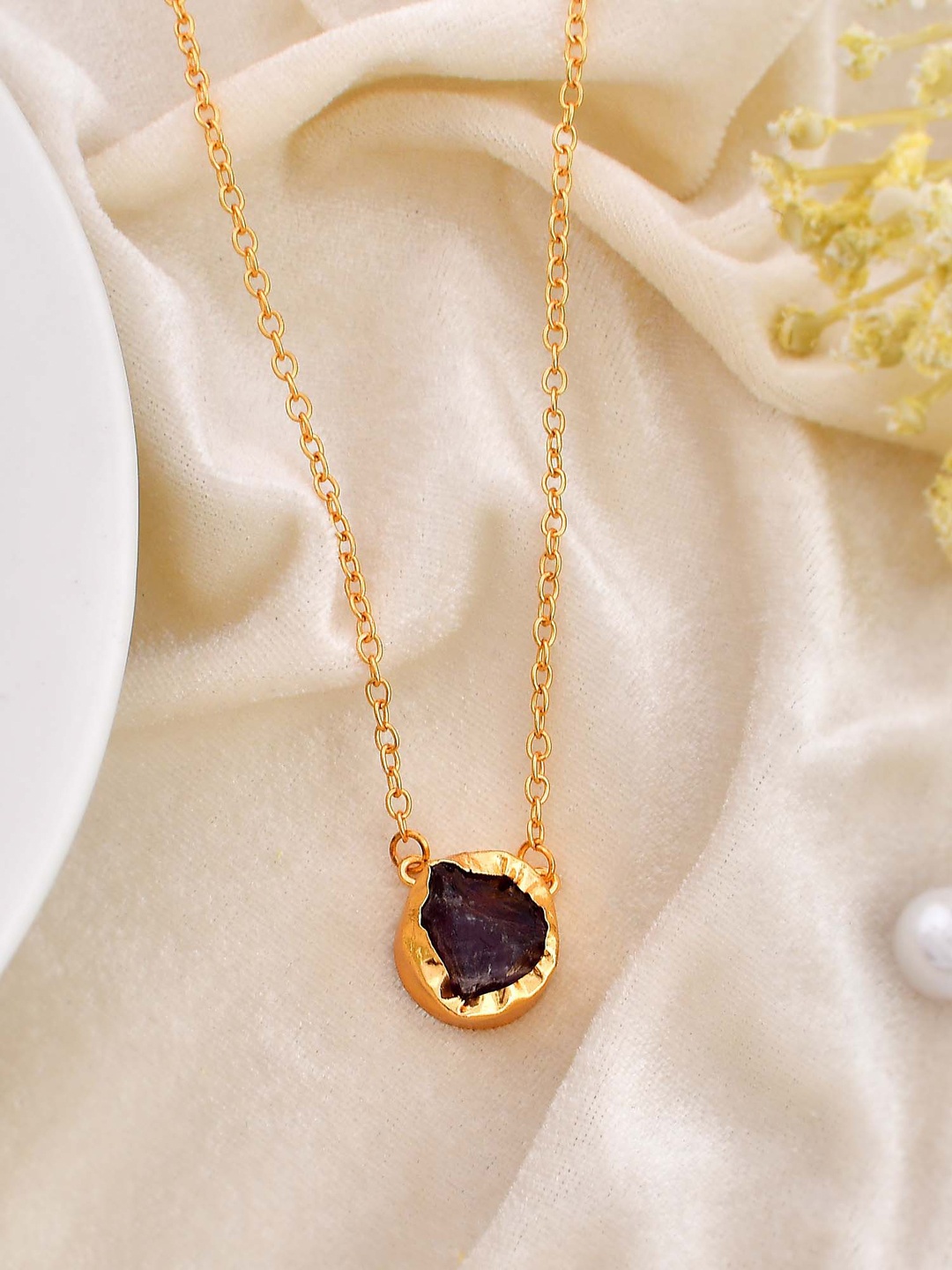 

ZURII Gold-Plated Stone Studded Circular Pendant With Chain