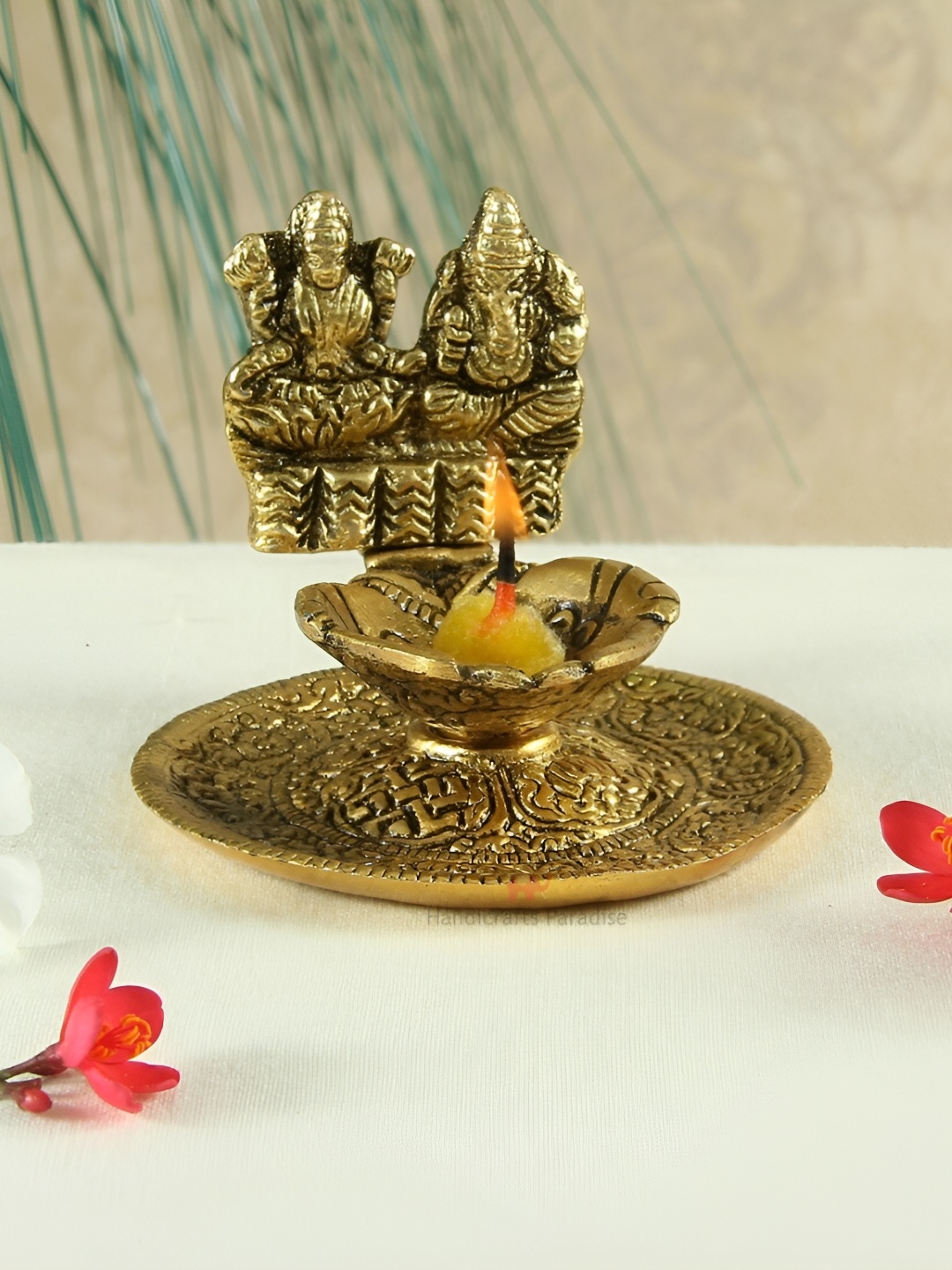 

HANDICRAFTS PARADISE Gold Toned Lakshmi Ganesh Hand Diya, Beige