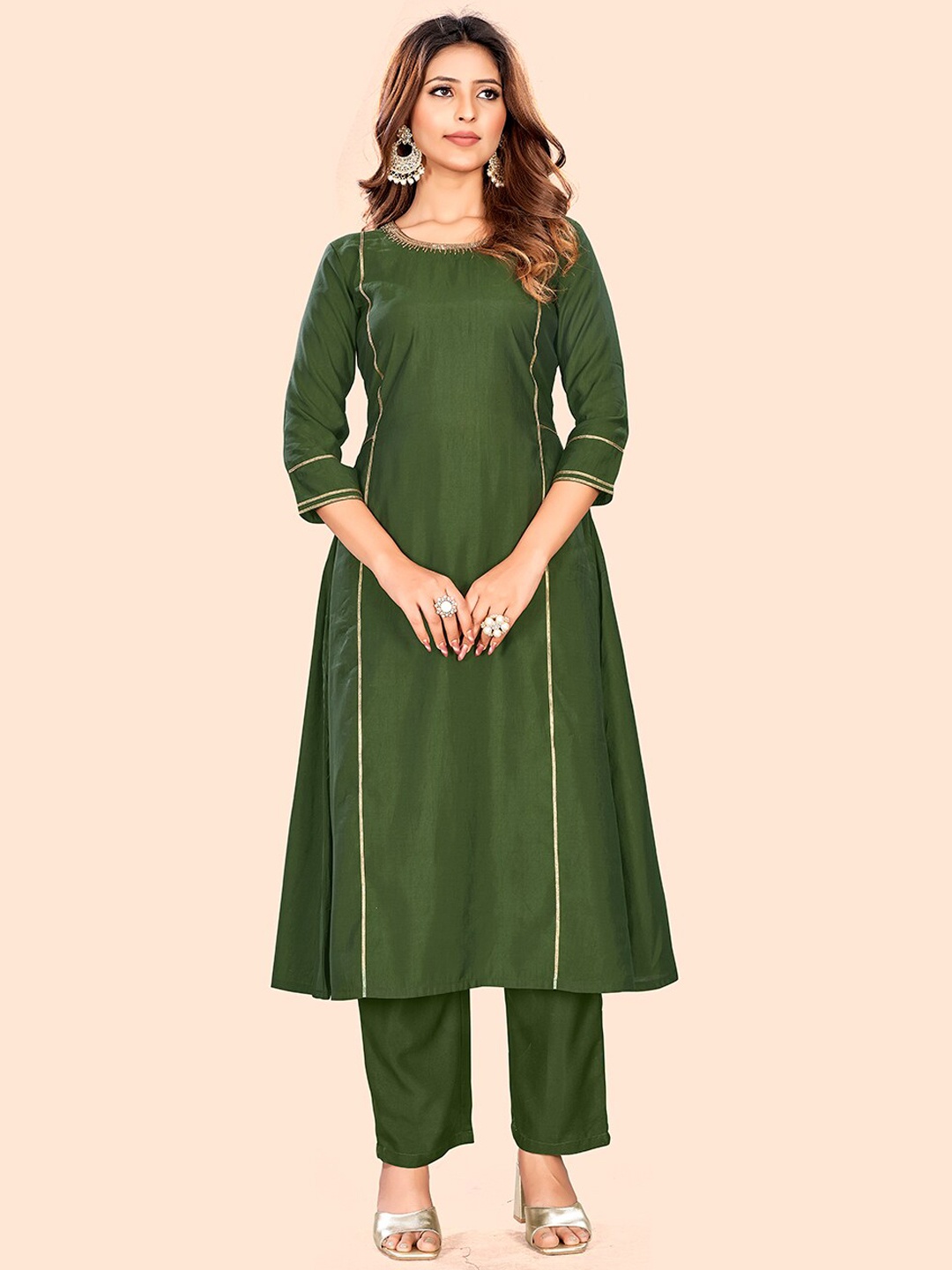 

Curvy Lane Regular Gotta Patti Kurta With Trousers, Green