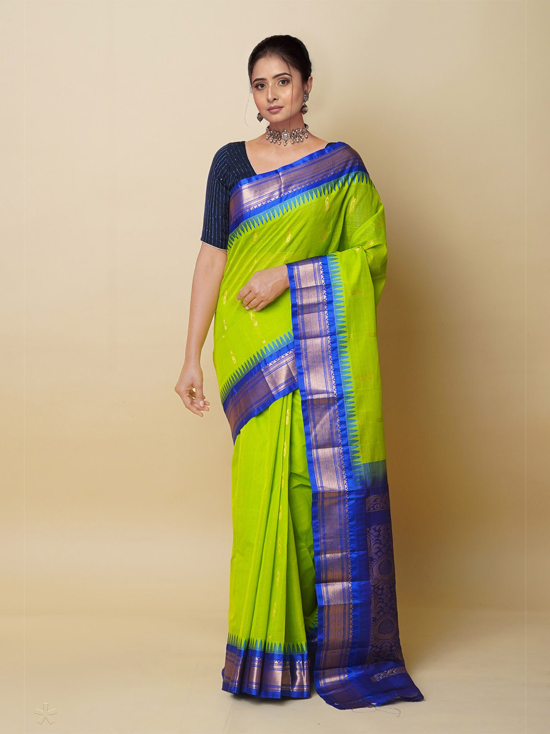 

Unnati Silks Ethnic Motifs Woven Design Pure Cotton Handloom Gadwal Saree, Green