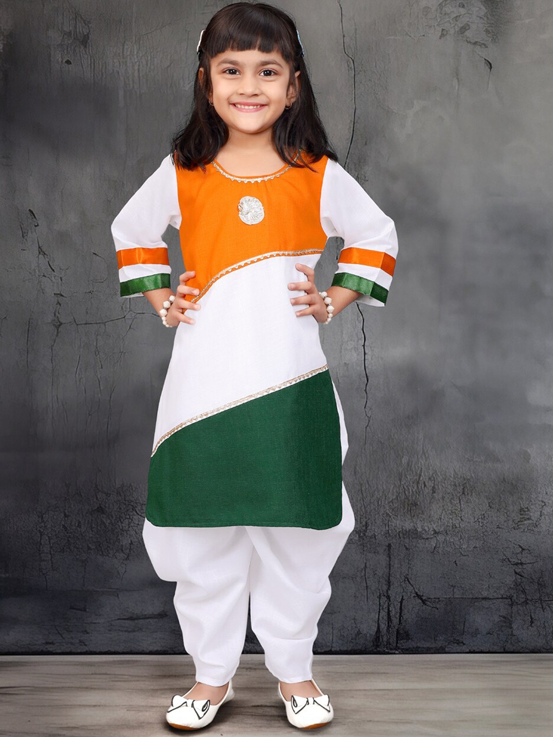 

BAESD Girls Colourblocked Pure Cotton Kurta With Patiala, Orange