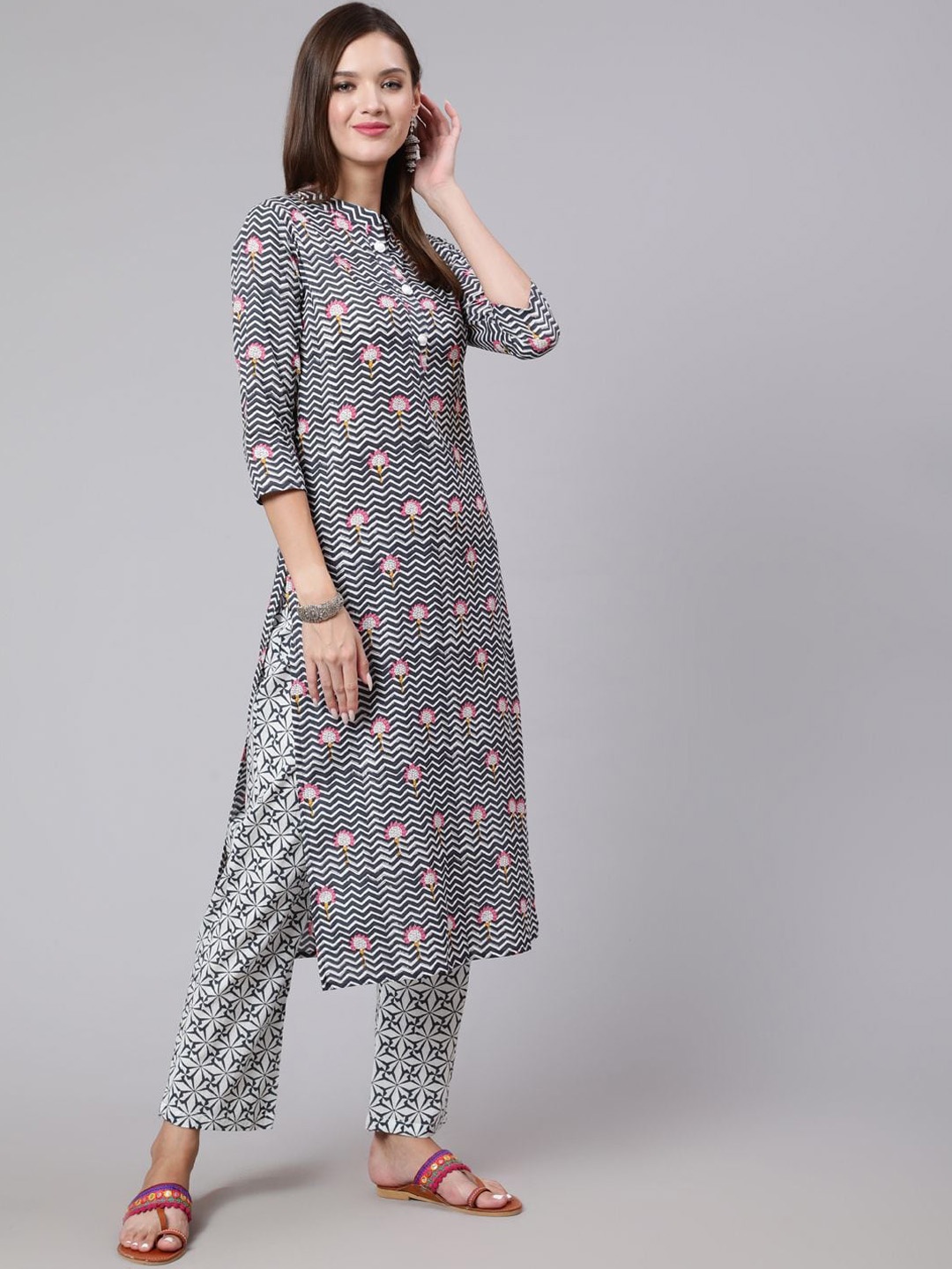 

GLAM ROOTS Floral Printed Pure Cotton Kurta With Trousers & Dupatta, Black