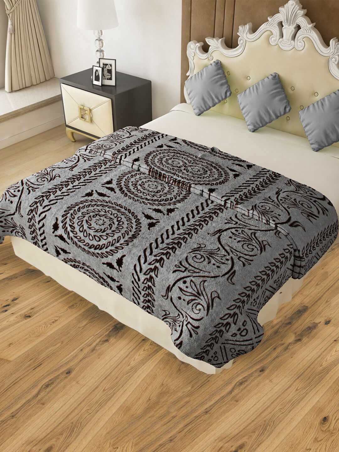 

Aura Grey & Black Floral Mild Winter 400 GSM Double Bed Blanket