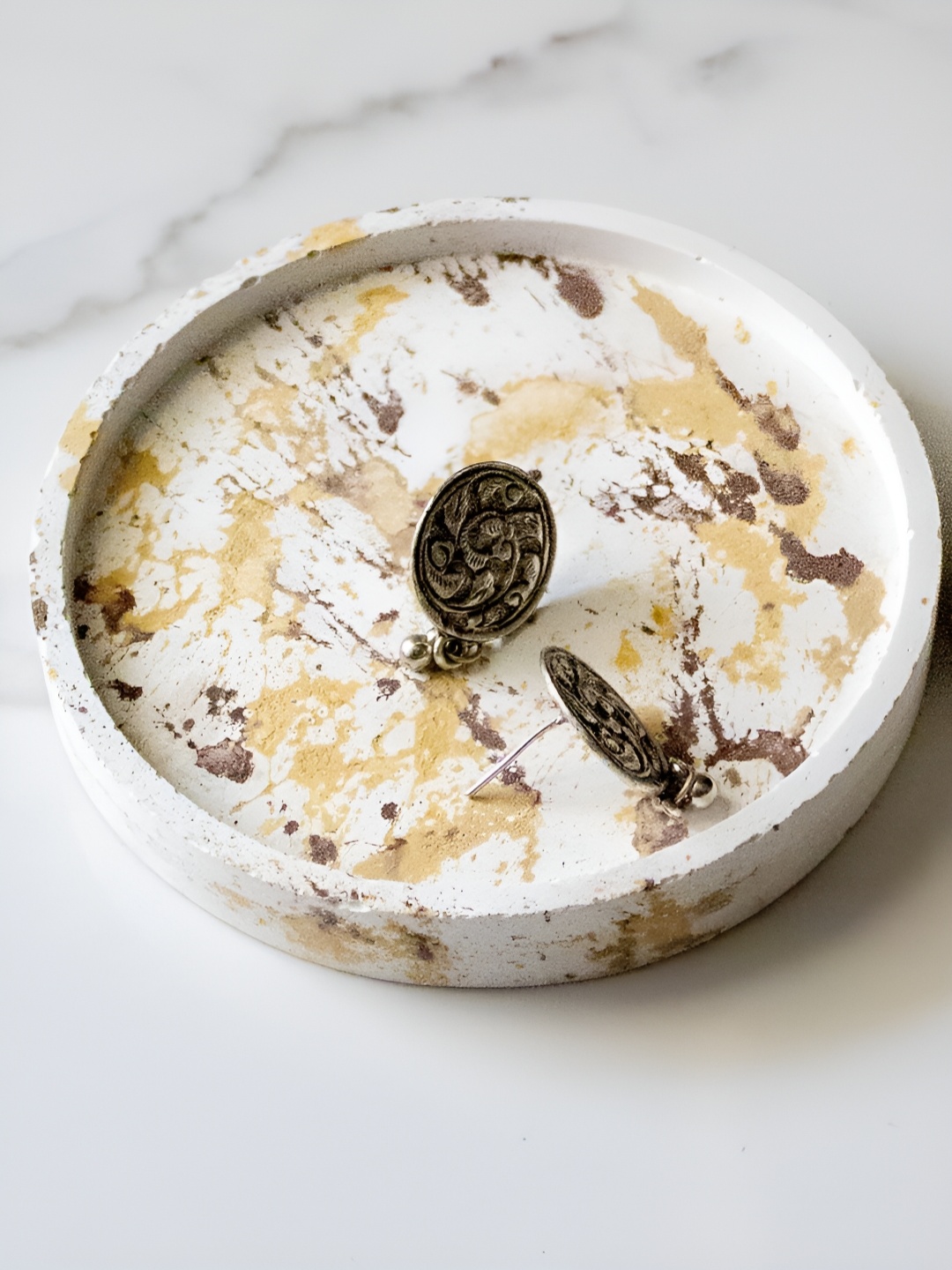 BYORA HOMES Yellow & White Printed Ceramic Round Tray