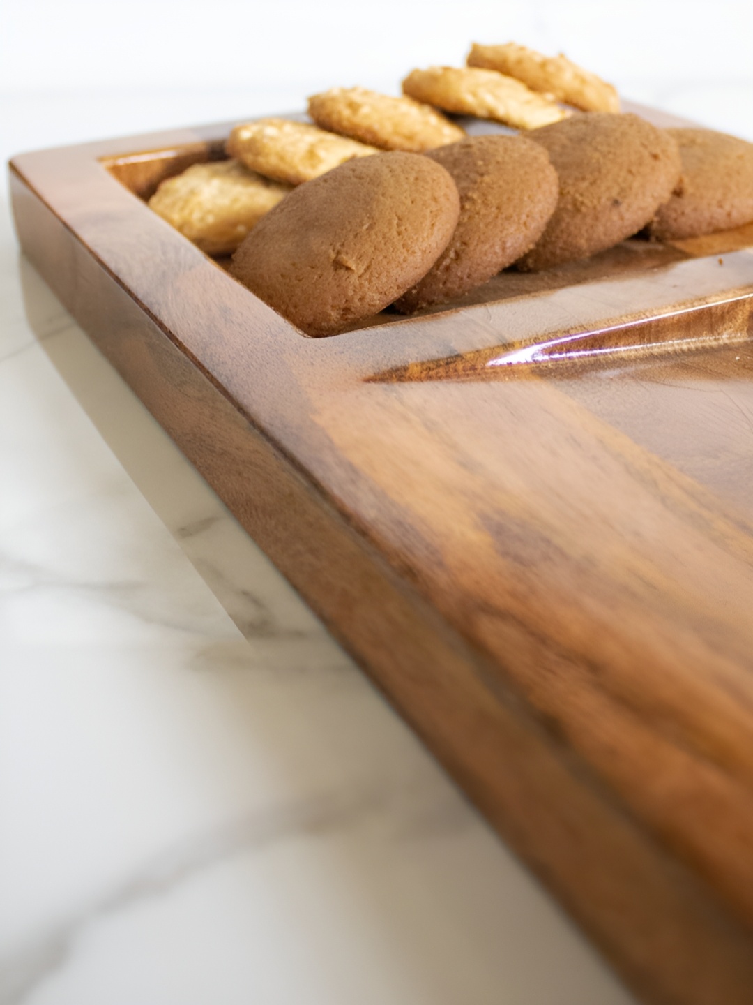 

BYORA HOMES Brown Wooden Glossy Food Platter
