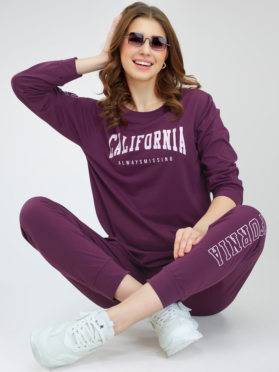 

Zeyo Typography Printed Sweatshirt With Jogger, Purple
