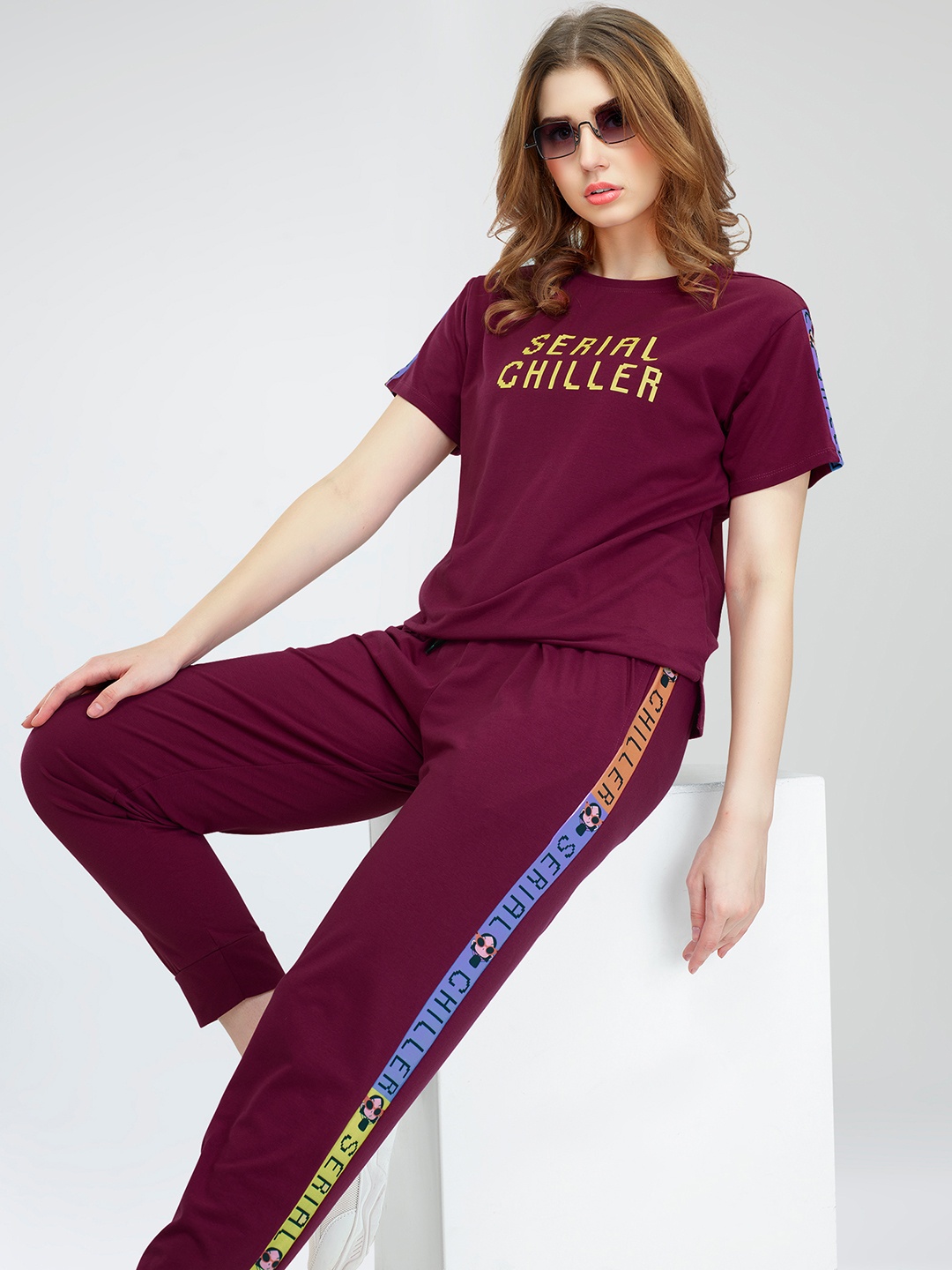 

Zeyo Typography Printed T-Shirt With Jogger, Maroon