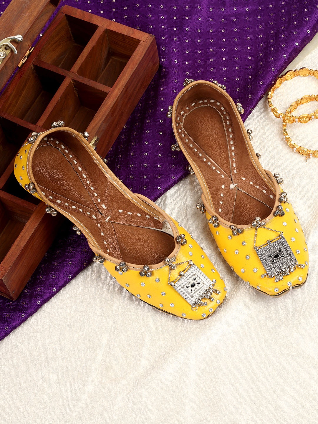 

PehnawaCraft Embellished Leather Mojaris, Yellow