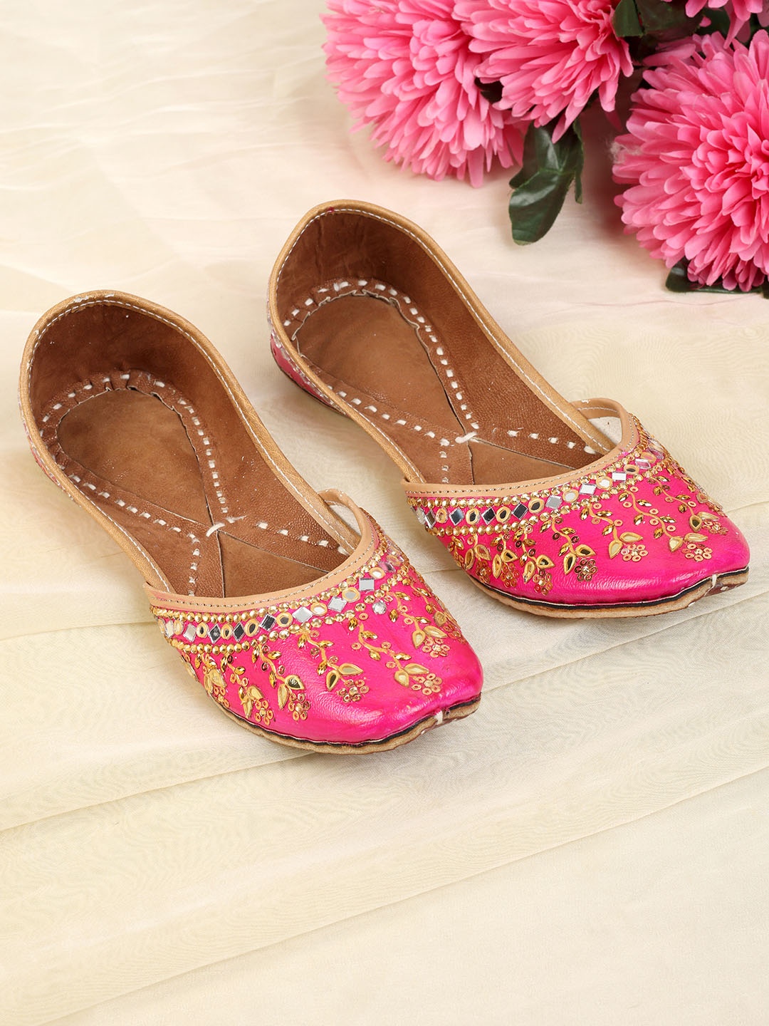 

PehnawaCraft Embellished Leather Mojaris, Pink