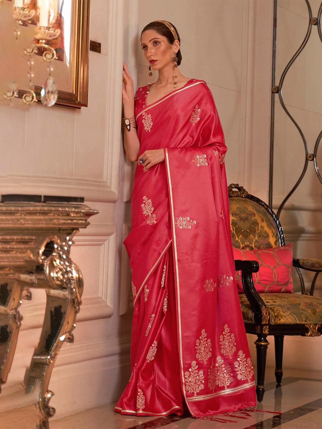 

DEVATITHI Ethnic Motifs Printed Saree, Red