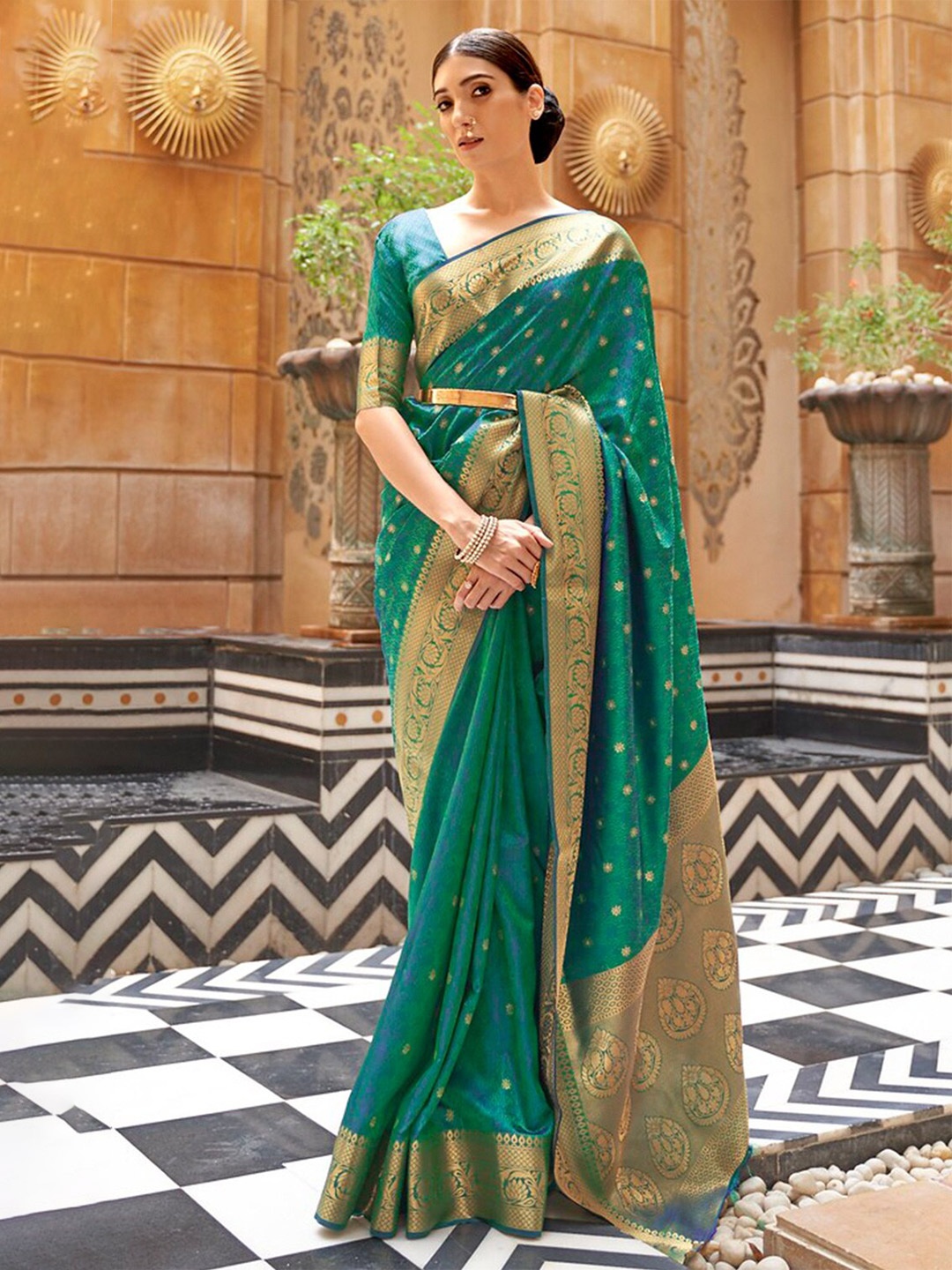 

DEVATITHI Ethnic Motifs Woven Designed Zari Banarasi Saree, Green