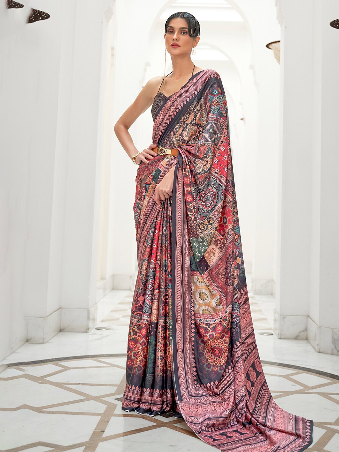 

DEVATITHI Ethnic Motif Printed Saree, Black