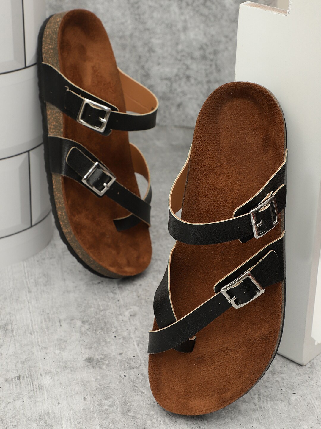 

MOZAFIA One Toe Flats With Buckle Detail, Black