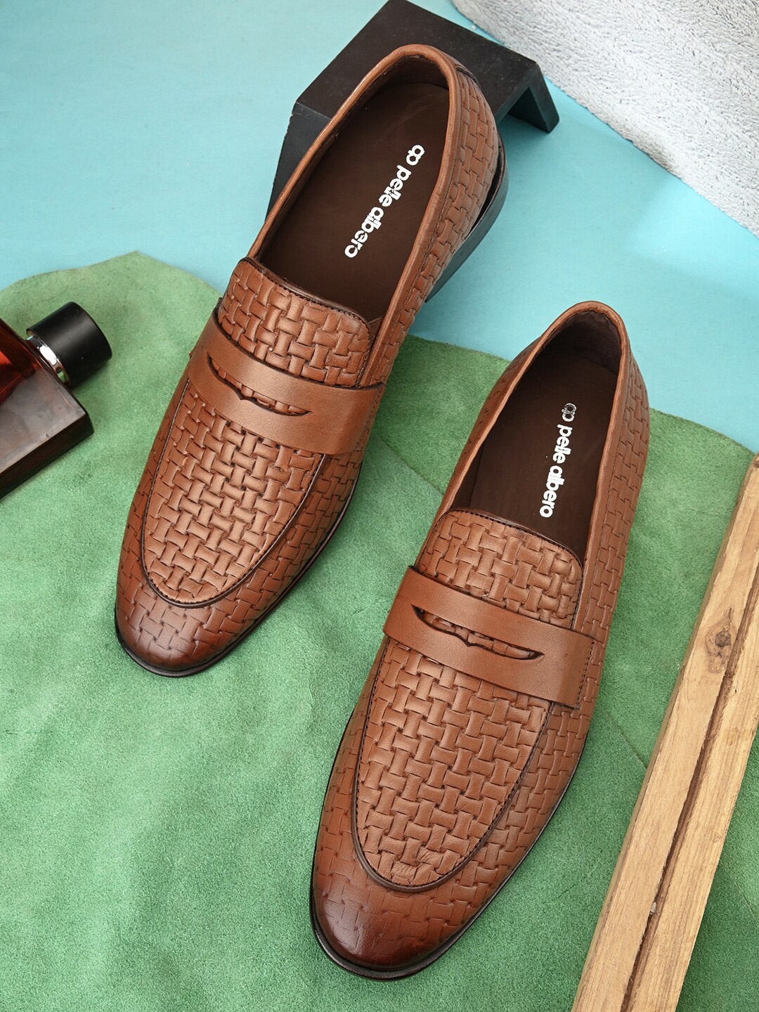 

pelle albero Men Textured Leather Formal Penny Loafers, Tan