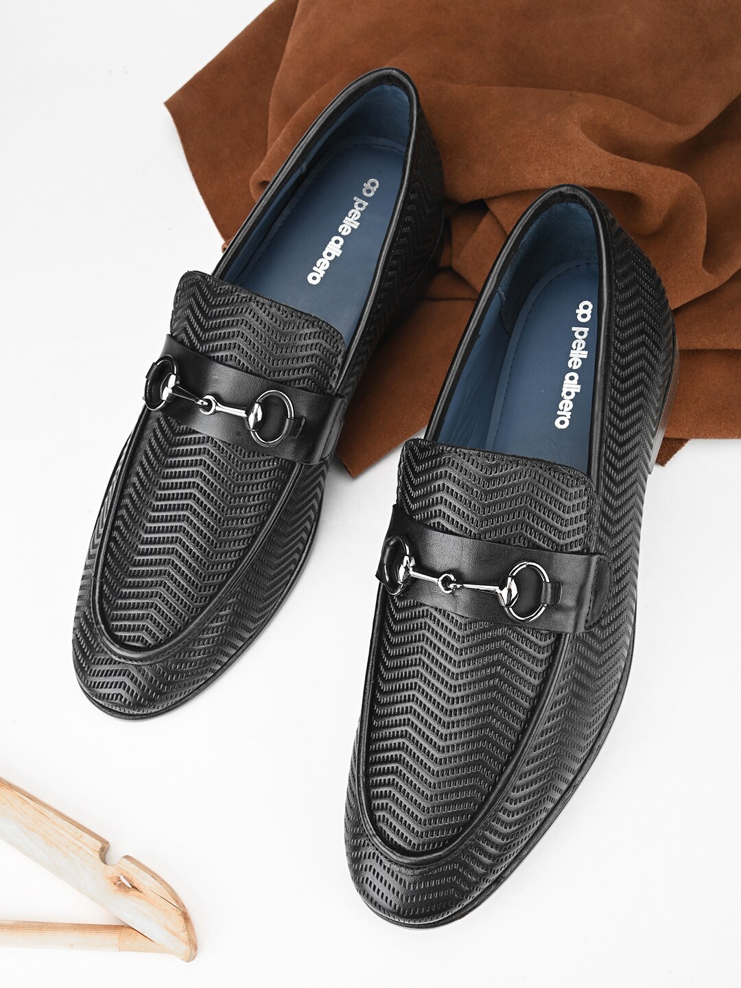

pelle albero Men Textured Leather Formal Horsebit Loafers, Black
