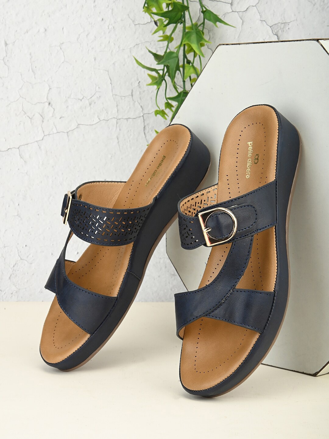 

pelle albero Textured Open Toe Flatform Heels With Buckles & Laser Cuts, Navy blue