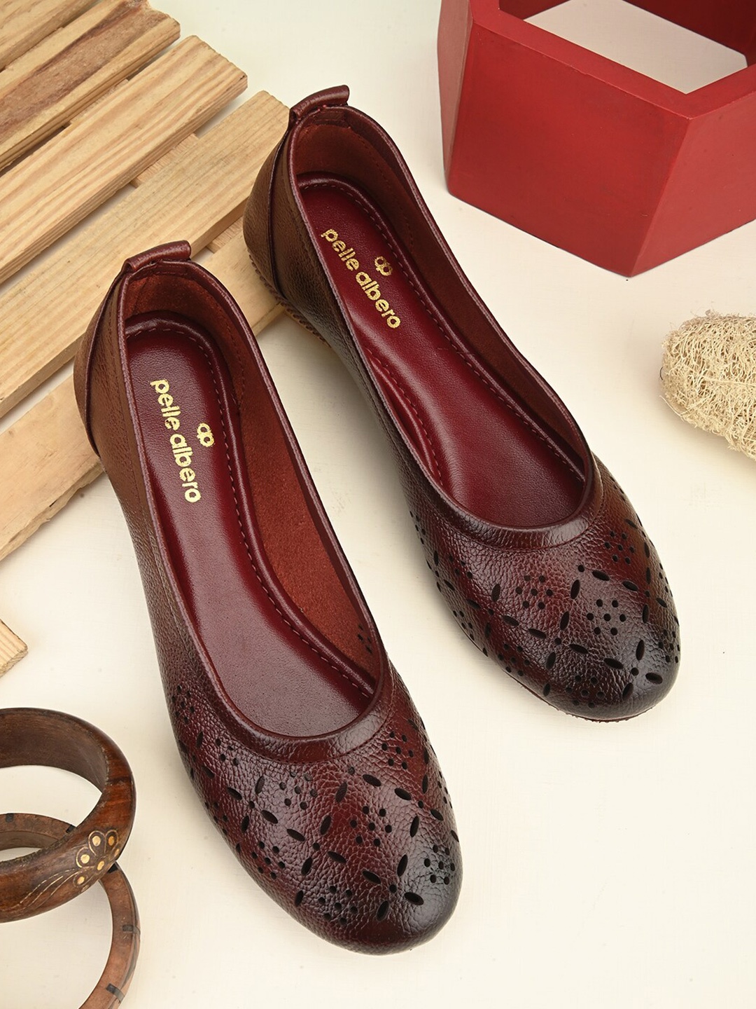 

pelle albero Textured Leather Work Ballerinas With Laser Cuts, Maroon