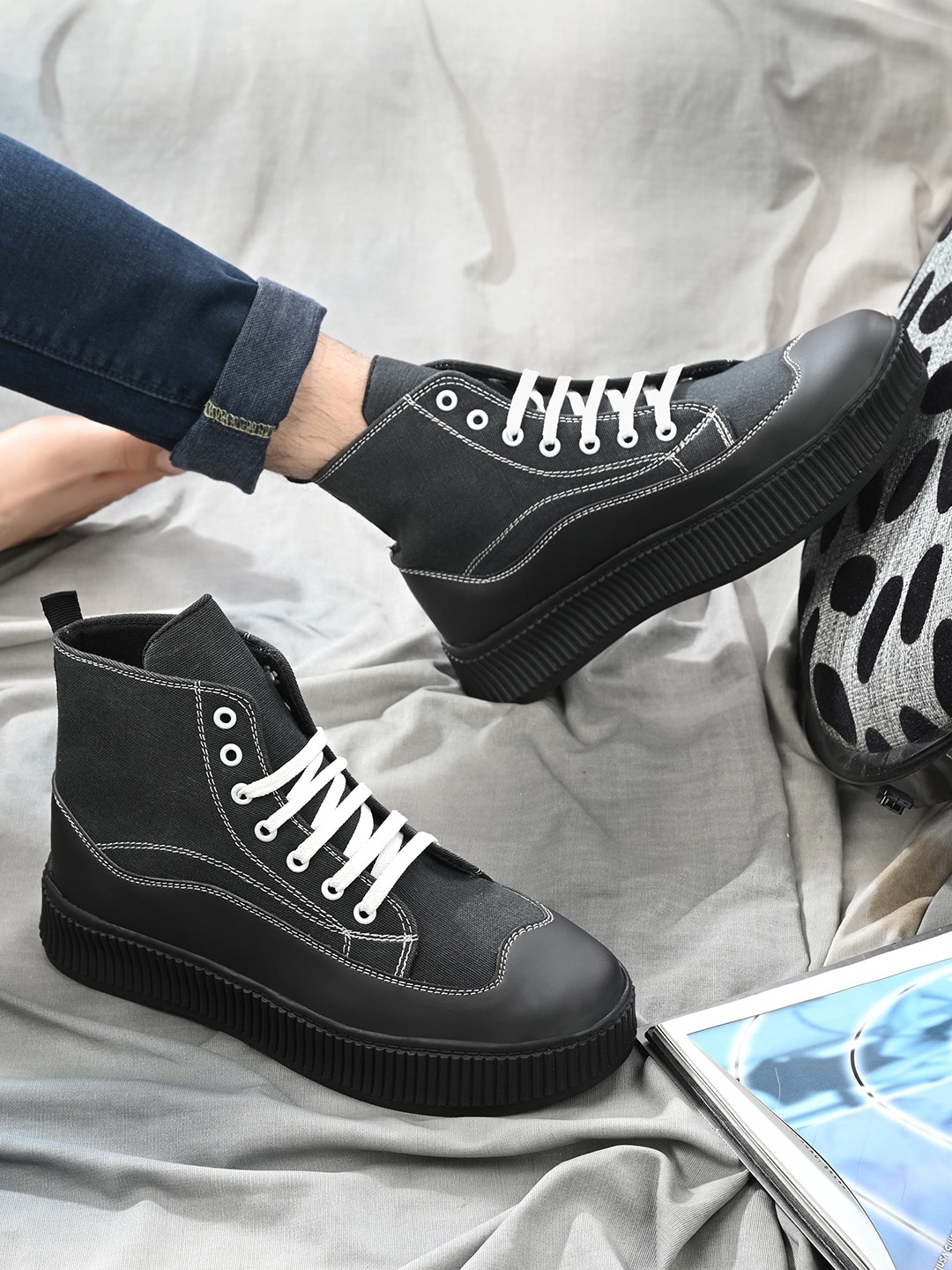 

HERE&NOW Men Round Toe Sneakers, Black