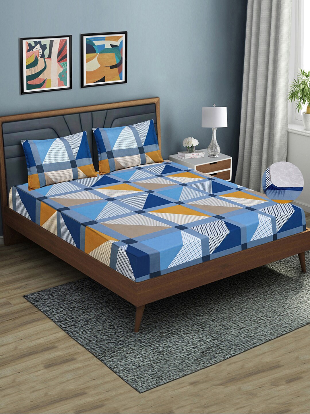 

Aura Blue & White Geometric 144 TC Fitted Queen Bedsheet with 2 Pillow Covers