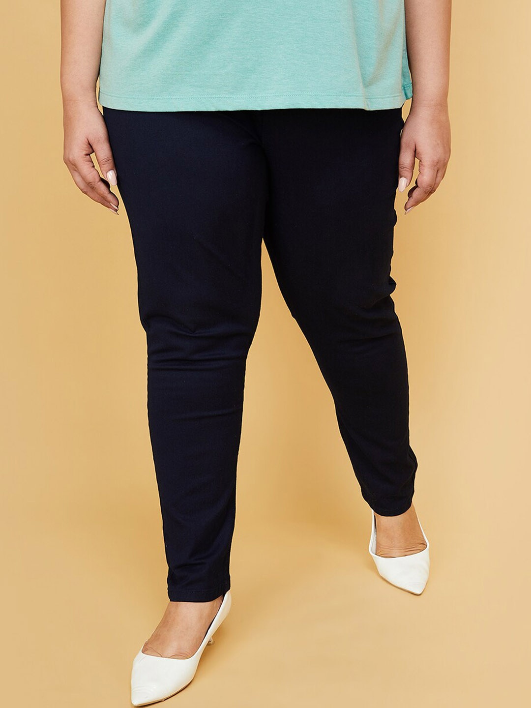 

max Women Plus Size Mid-Rise Clean Look Stretchable Jeans, Navy blue