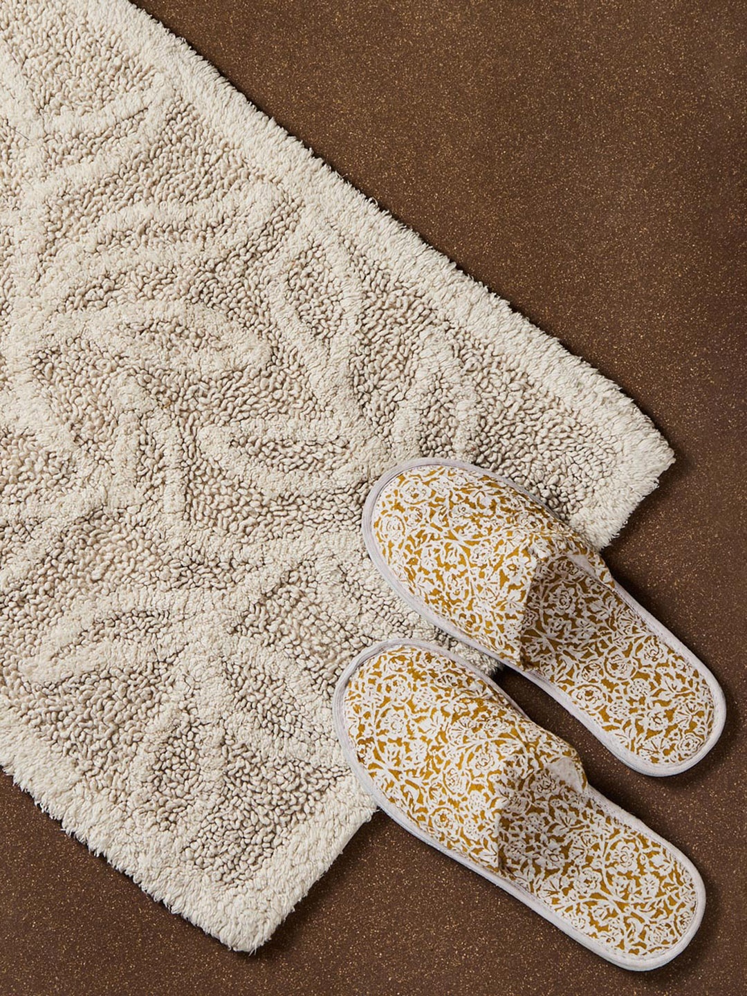 

Fabindia Aranya Off White Self-Design 1902 GSM Anti-Skid Cotton Bath Mat