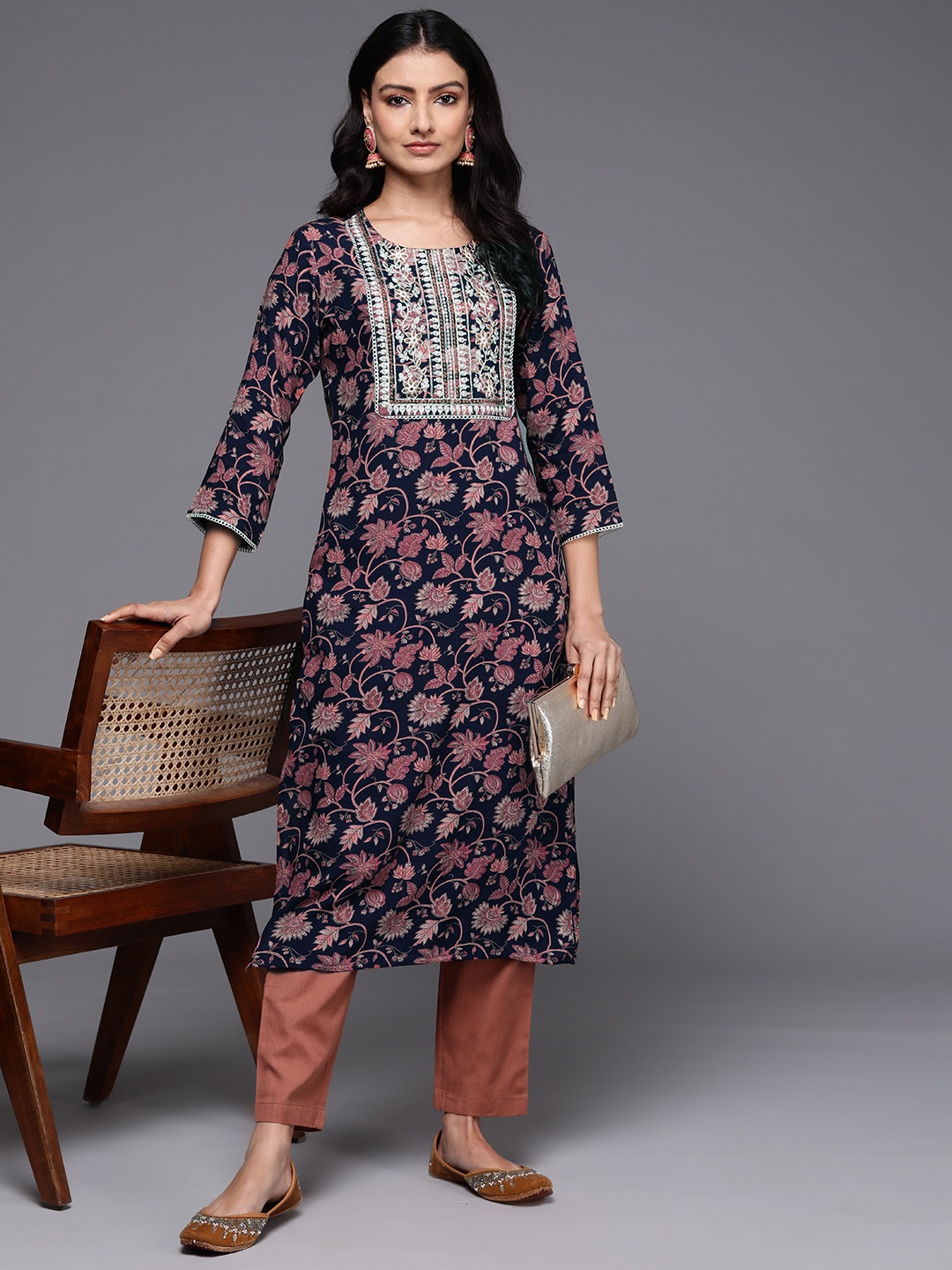 

Indo Era Women Floral Printed Thread Work Kurta, Navy blue