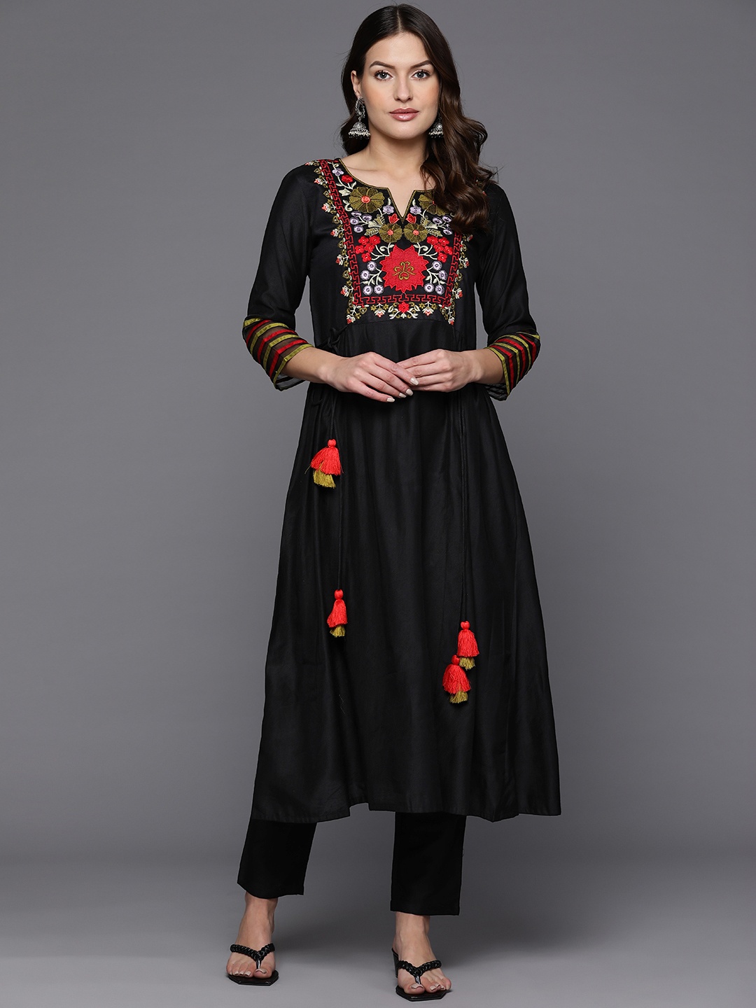 

Indo Era Women Floral Embroidered Regular Thread Work Liva Kurta with Trousers, Black