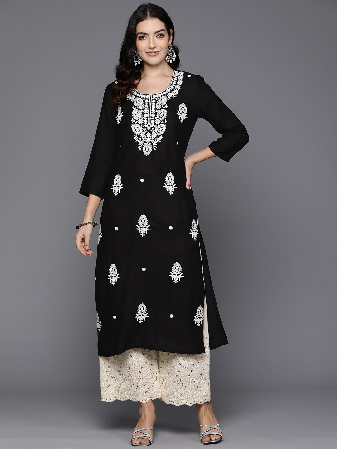 

Indo Era Women Floral Embroidered Thread Work Kurta, Black